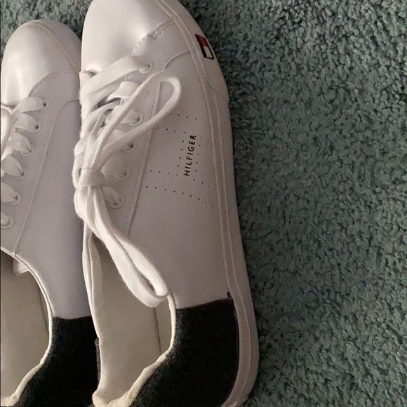 never worn Tommy Hilfiger shoes - Picture 3 of 5